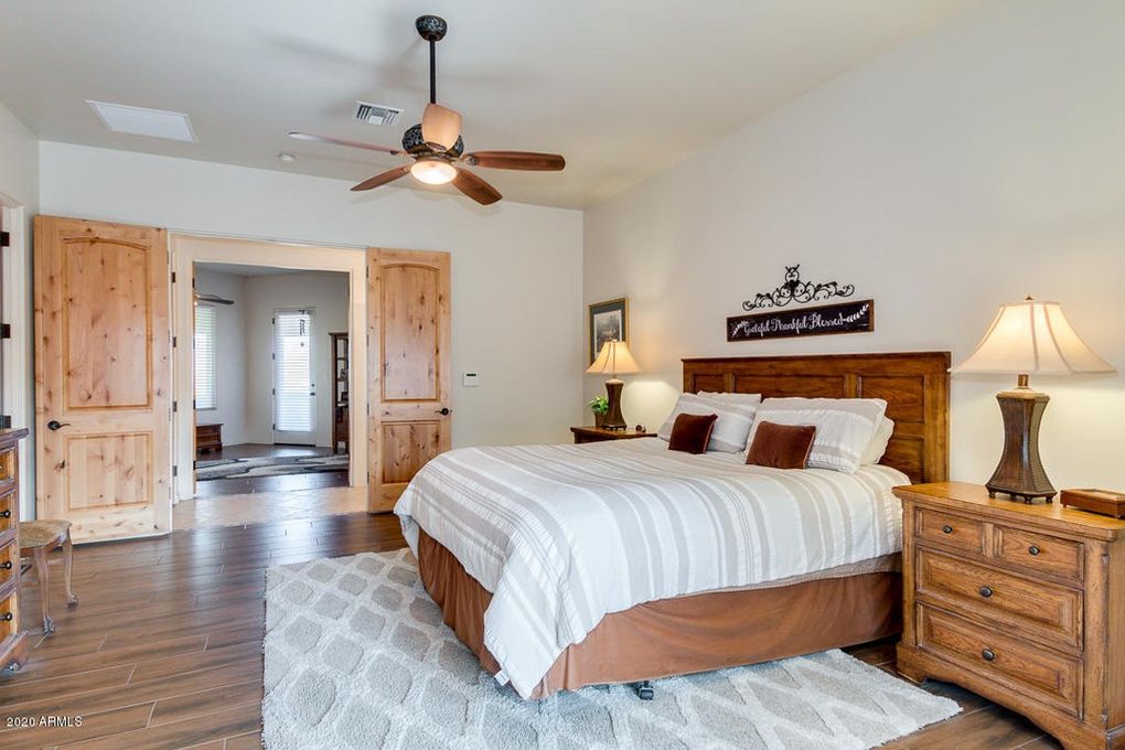 Master Bedroom Listing photo 10