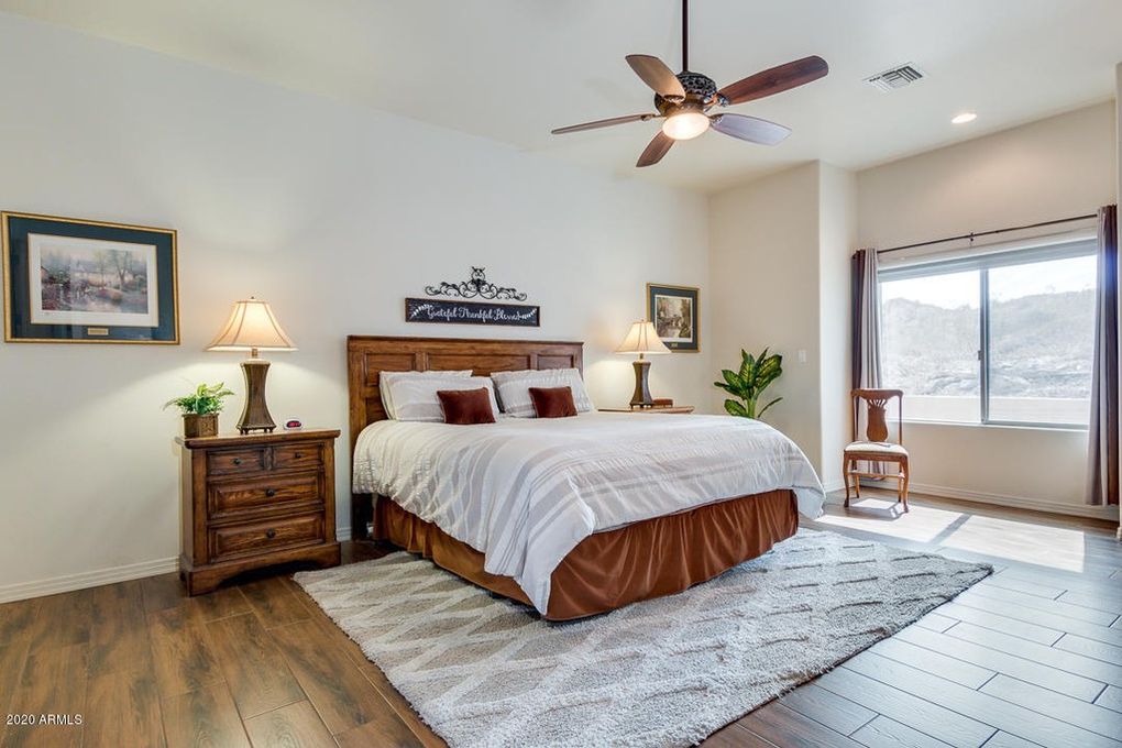 Master Bedroom Listing photo 9